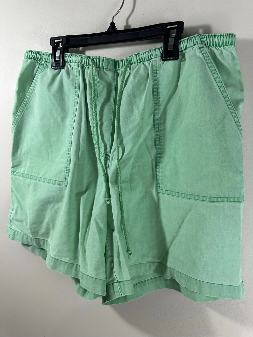 L.L.Bean Women’s Lightweight Mint Green Drawstring Athletic Hiking Shorts Medium